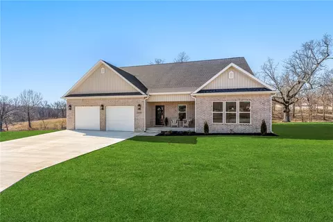 10101 Raindrop Ln, Gravette, AR 72736