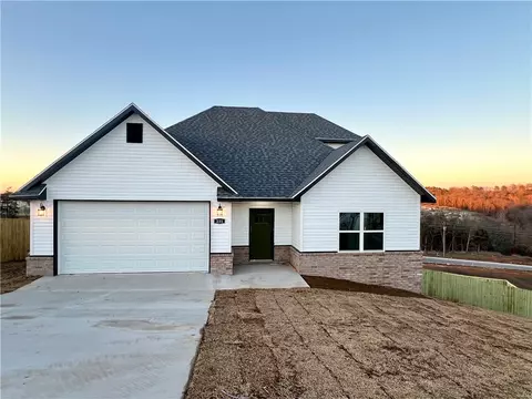 231 Tonya Loop, Huntsville, AR 72740
