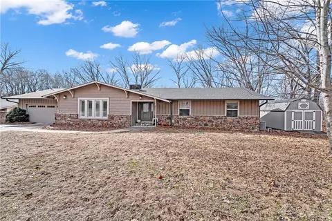 9251 Grimes Dr, Rogers, AR 72756
