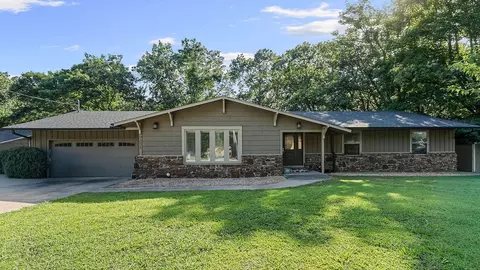 9251 Grimes Dr, Rogers, AR 72756