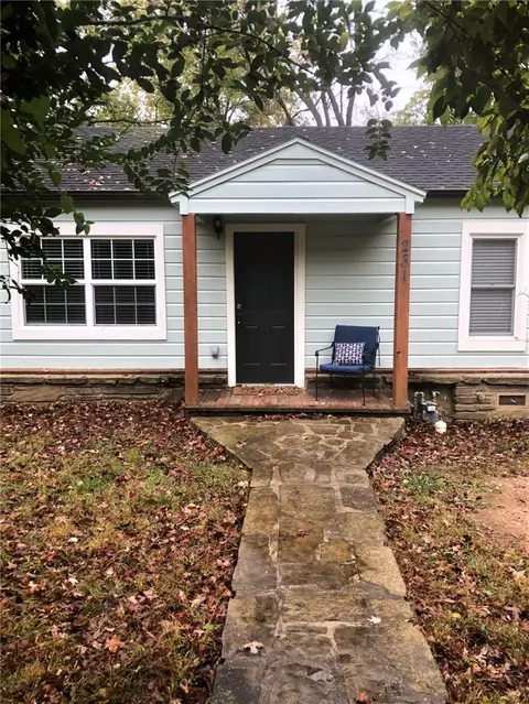 231 E Huntsville Rd, Fayetteville, AR 72701