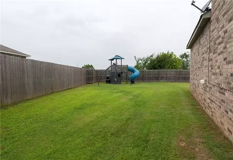 Exterior - 4424 Cornwall St, Springdale, AR 72762 photo 4 of 9
