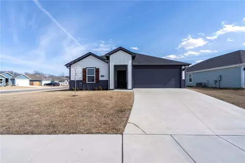 2009 N Fleetwood Ln, Siloam Springs, AR 72761