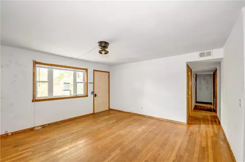 Living - 603 Ash St, Harrison, AR 72601 photo 3 of 5
