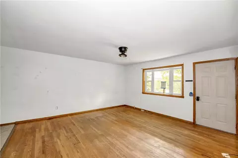 Living - 603 Ash St, Harrison, AR 72601 photo 4 of 5