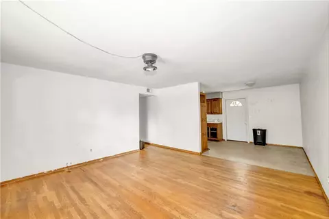 Living - 603 Ash St, Harrison, AR 72601 photo 2 of 5