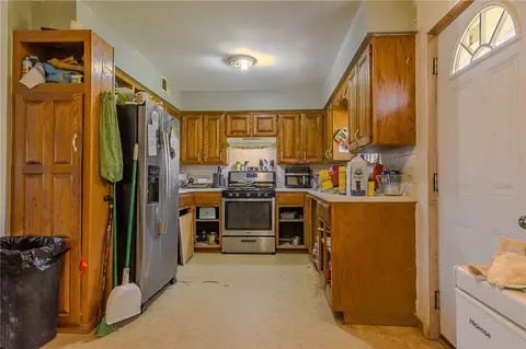 Kitchen - 603 Ash St, Harrison, AR 72601 photo 1 of 2