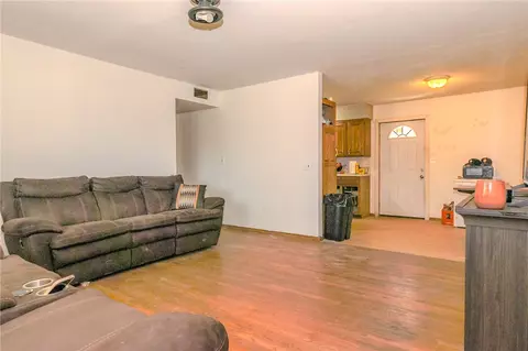 Living - 603 Ash St, Harrison, AR 72601 photo 2 of 2