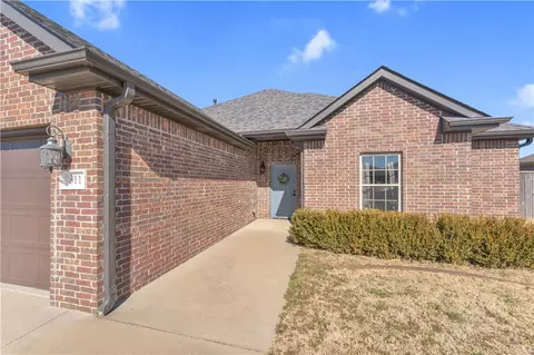 Exterior - 811 Southern Trace Dr, Rogers, AR 72758 photo 2 of 4