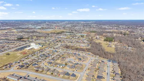View/Area - 811 Southern Trace Dr, Rogers, AR 72758 photo 2 of 4