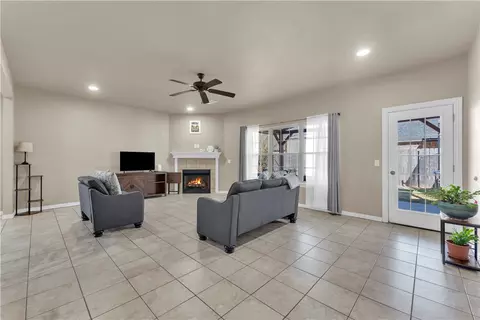 Living - 811 Southern Trace Dr, Rogers, AR 72758 photo 2 of 2