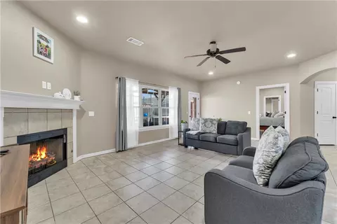 Living - 811 Southern Trace Dr, Rogers, AR 72758 photo 1 of 2