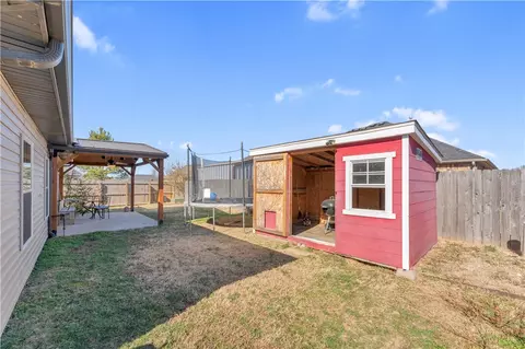 Exterior - 811 Southern Trace Dr, Rogers, AR 72758 photo 3 of 4