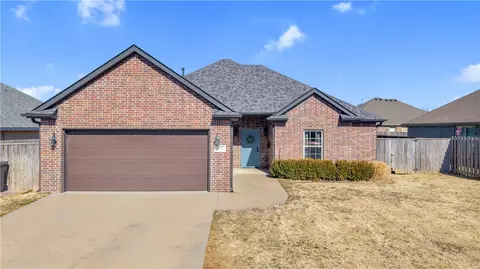 Exterior - 811 Southern Trace Dr, Rogers, AR 72758 photo 4 of 4