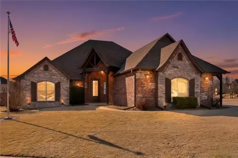 5704 SW Gunstock Rd, Bentonville, AR 72713