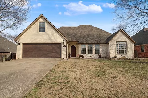 484 N Rocky Xing, Fayetteville, AR 72704