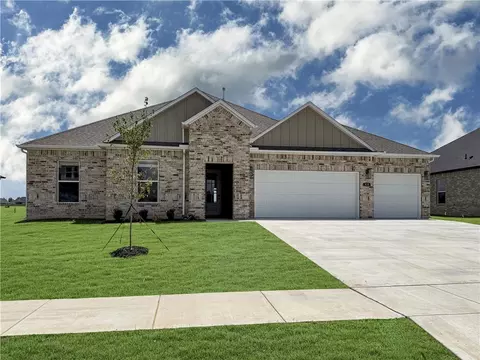 825 Kelleyann Ave, Tontitown, AR 72762