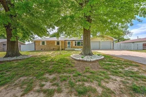 1902 16th St, Rogers, AR 72758