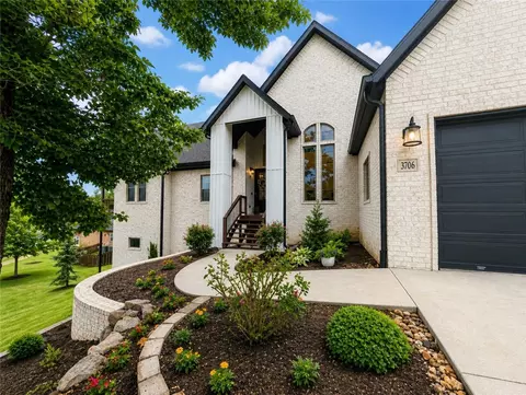 3706 NW Riverbend Rd, Bentonville, AR 72712
