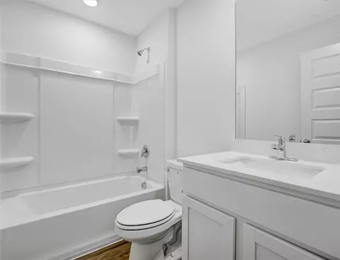 Bath - 1786 Ladawn Ave, Springdale, AR 72762 photo 2 of 2