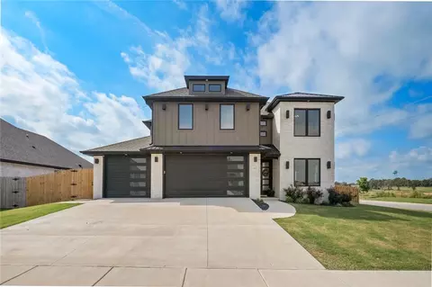 1911 Gaines St, Pea Ridge, AR 72751