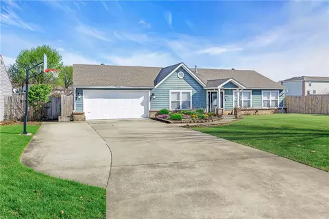 2315 S 17th St, Rogers, AR 72758