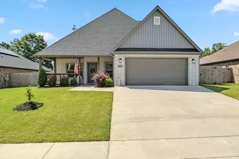 237 Ramsey St, Gentry, AR 72734