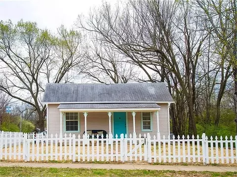 241 Huntsville Rd, Fayetteville, AR 72701