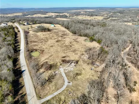 19190 Strickler Rd, West Fork, AR 72774