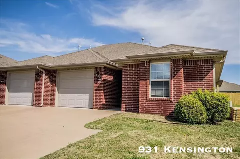 Exterior - 929-931 Kensington Dr, Centerton, AR 72719 photo 2 of 3