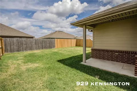 Exterior - 929-931 Kensington Dr, Centerton, AR 72719 photo 1 of 3