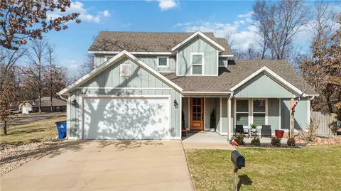 40 Cranfield Dr, Bella Vista, AR 72714