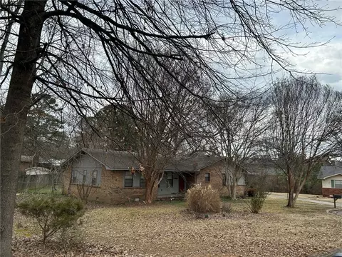 507 Dalewood Ct, Russellville, AR 72801