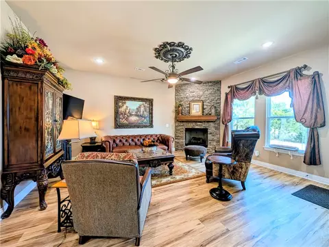 Living - 1305 Eagle Ct, Gravette, AR 72736 photo 2 of 3
