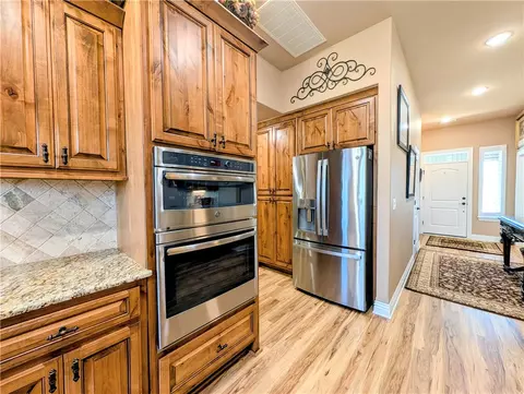 Kitchen - 1305 Eagle Ct, Gravette, AR 72736 photo 6 of 8
