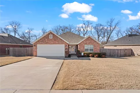 2102 N Carl St, Siloam Springs, AR 72761