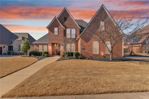 2314 The Peaks Blvd, Rogers, AR 72758
