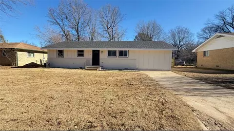599 Lawndale Dr, Springdale, AR 72764