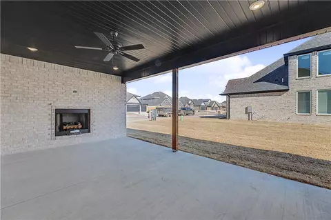 Exterior - 1420 Dresden Dr, Centerton, AR 72719 photo 2 of 4