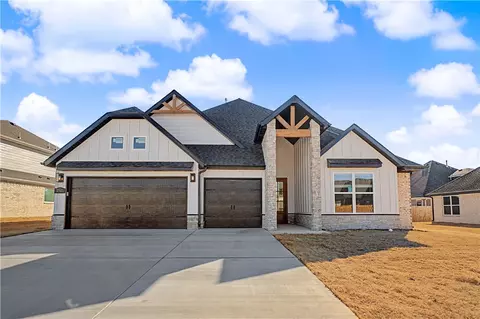 1511 Tiffany St, Centerton, AR 72719