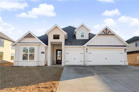 1501 Tiffany St, Centerton, AR 72719