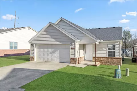 2970 W Old Farmington Rd, Fayetteville, AR 72704