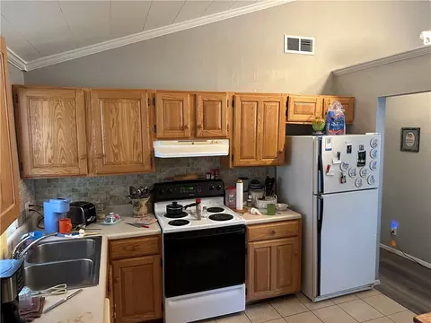 Kitchen - 101 Buffalo St, Jasper, AR 72641 photo 1 of 2