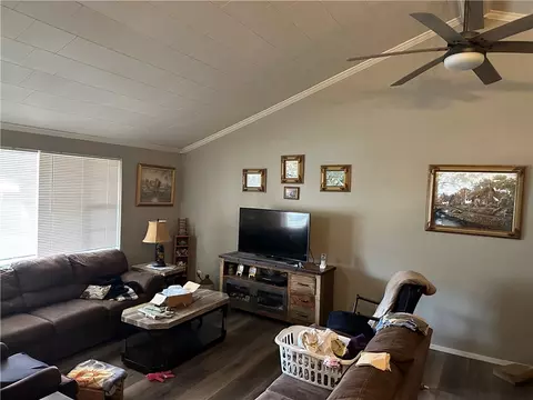 Living - 101 Buffalo St, Jasper, AR 72641 photo 1 of 1