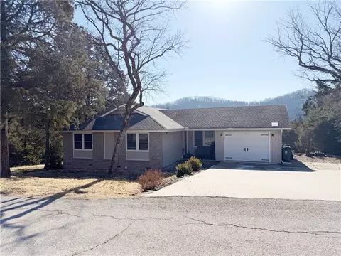 80 Table Rock Dr, Holiday Island, AR 72631