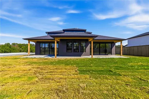 Exterior - 949 Red Cedar Pl, Rogers, AR 72756 photo 2 of 6