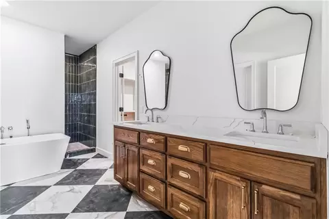 Bath - 949 Red Cedar Pl, Rogers, AR 72756 photo 1 of 4