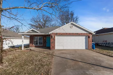 2400 SW Choctaw St, Bentonville, AR 72712