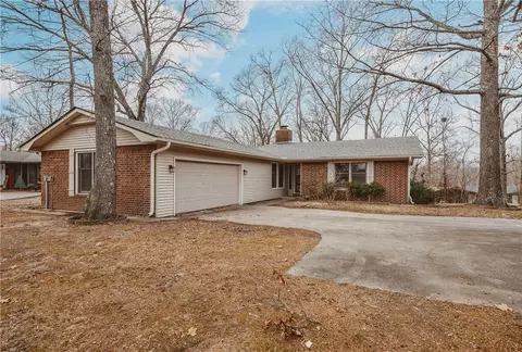 1 Basore Cir, Bella Vista, AR 72715