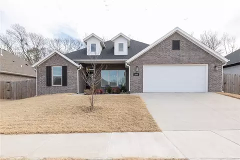 1048 S Xavier Bnd, Fayetteville, AR 72701